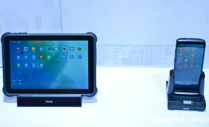 開源鴻蒙技術大會2025|東集鴻蒙5.0智能終端驚艷亮相，賦能信創(chuàng)產業(yè)數(shù)字化轉型